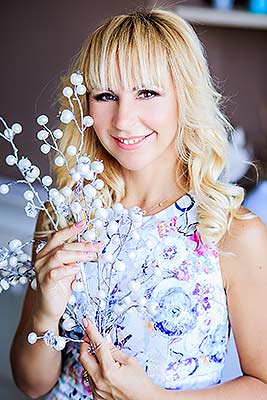 Pleasure woman Elena from Zaporozhye (Ukraine), 49 yo, hair color blonde