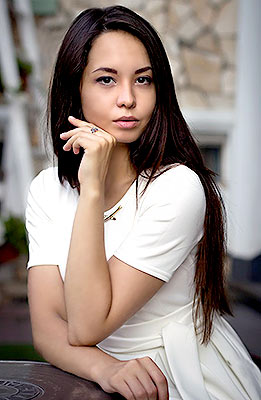 Confident bride Yuliya from Kiev (Ukraine), 29 yo, hair color brown-haired