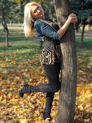 Artistic bride Alena from Mariupol (Ukraine), 35 yo, hair color blonde