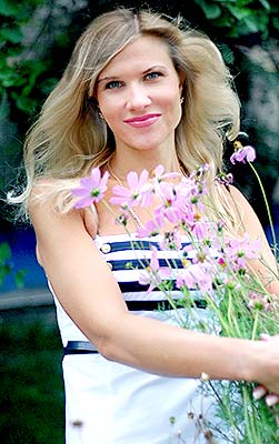 Communicative lady Viktoriya from Melitopol (Ukraine), 38 yo, hair color blonde