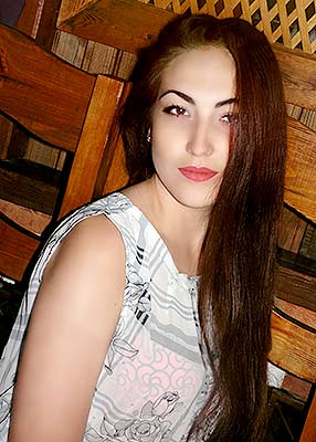 Cheerful lady Ul'yana from Nikolaev (Ukraine), 34 yo, hair color brunette