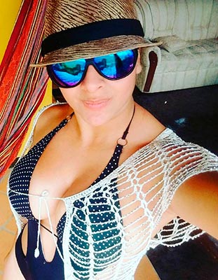 Selfsufficient woman Leidy Catalina in bikini from Medellin (Colombia), 34 yo, hair color peroxide blonde